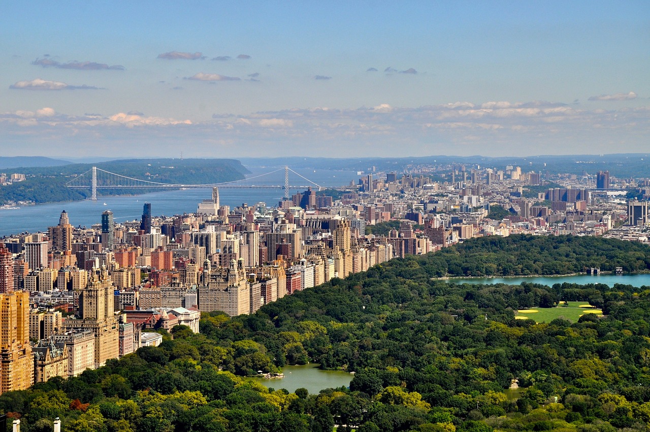 Manhattan skyline and neighborhoods where we provide balloon decor services